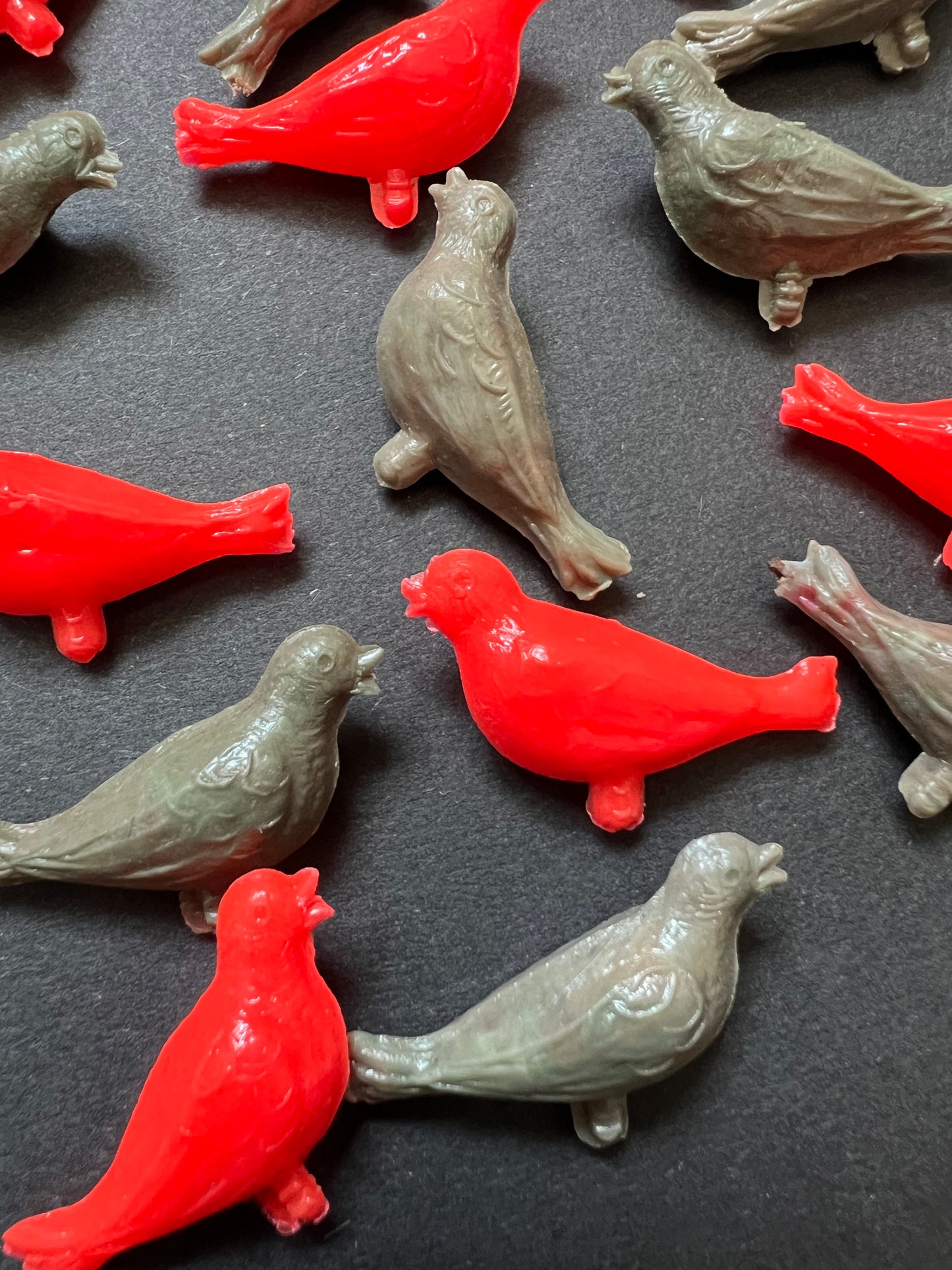 20 Vintage Plastic Pigeons