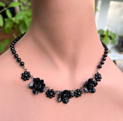 Darkly Pretty Black Flowers 1950s Necklace. 45cm/18"