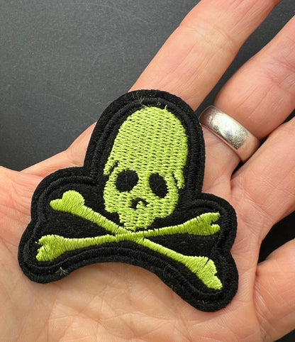 4.8cm Iron-On Skull and Crossbones Patch