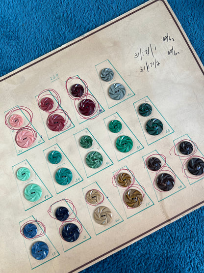 Salesman's Display Card of 30 Vintage Swirly Lucite Buttons