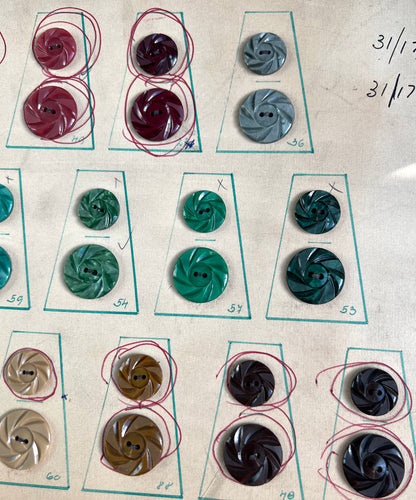 Salesman's Display Card of 30 Vintage Swirly Lucite Buttons