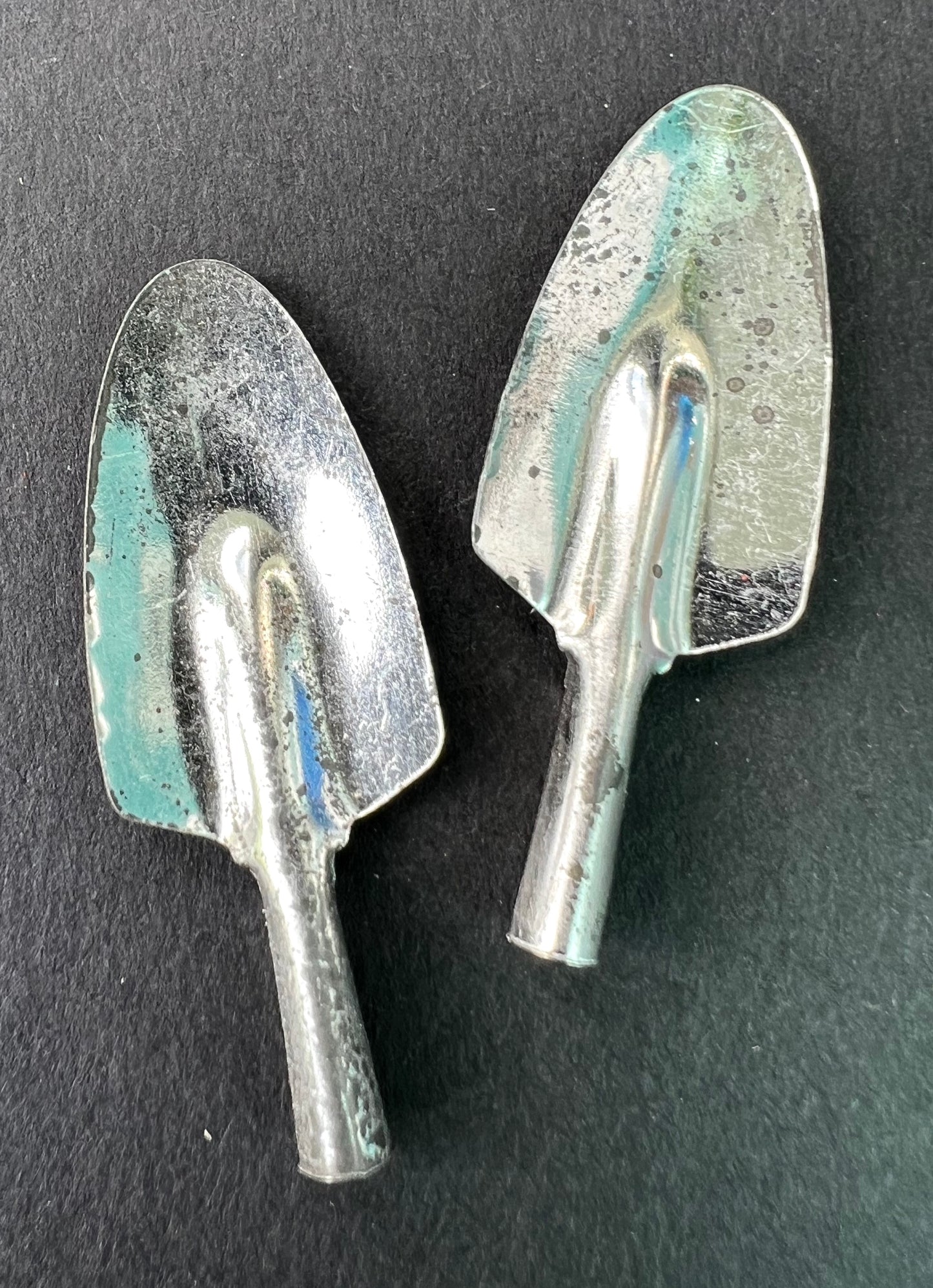 4cm Vintage Tin Trowels - 2 of Them.