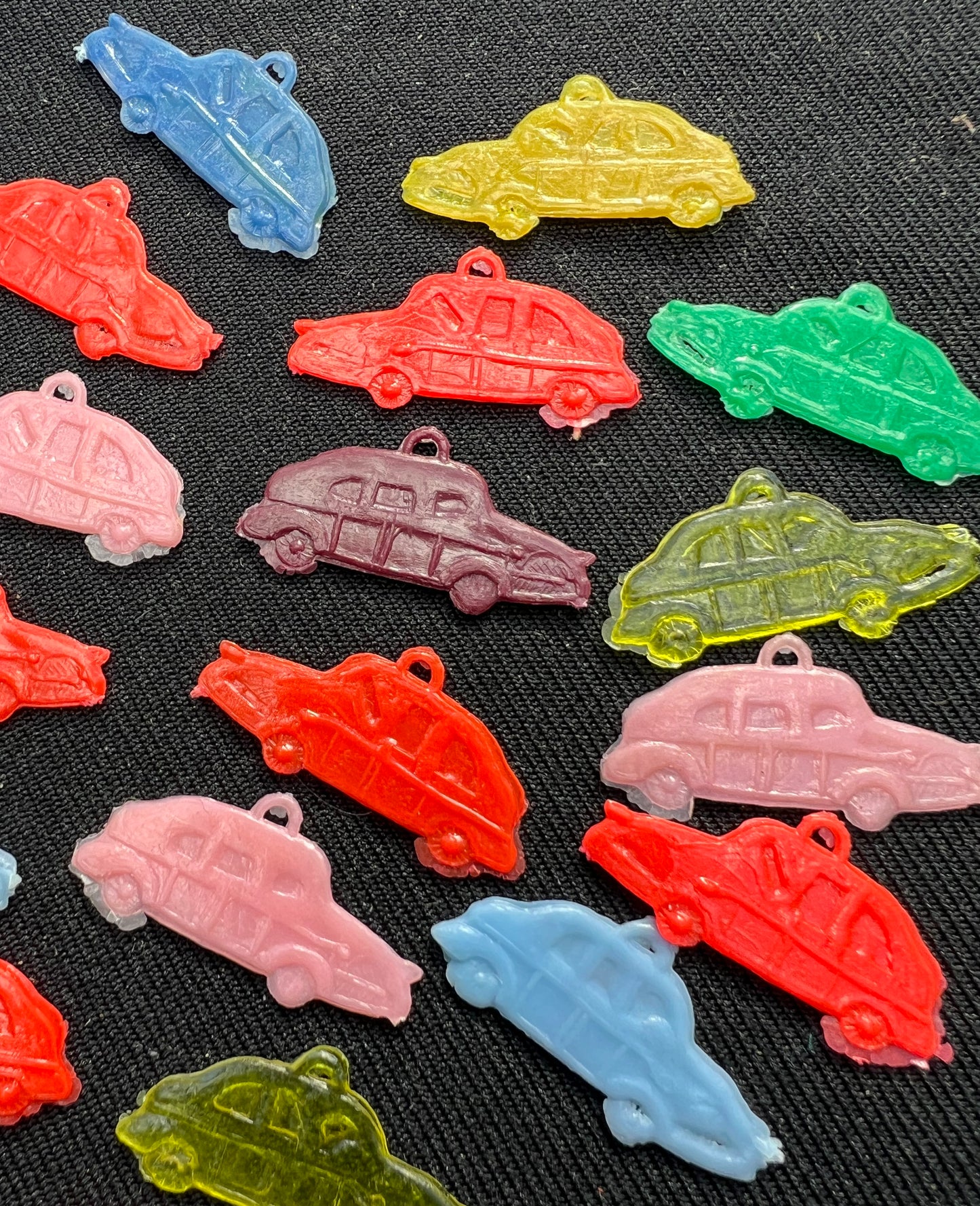 20 Little Vintage 3cm Car Charms