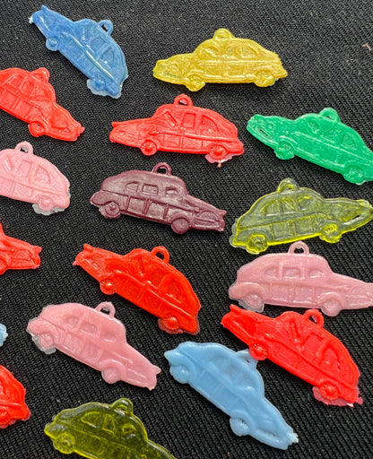 20 Little Vintage 3cm Car Charms