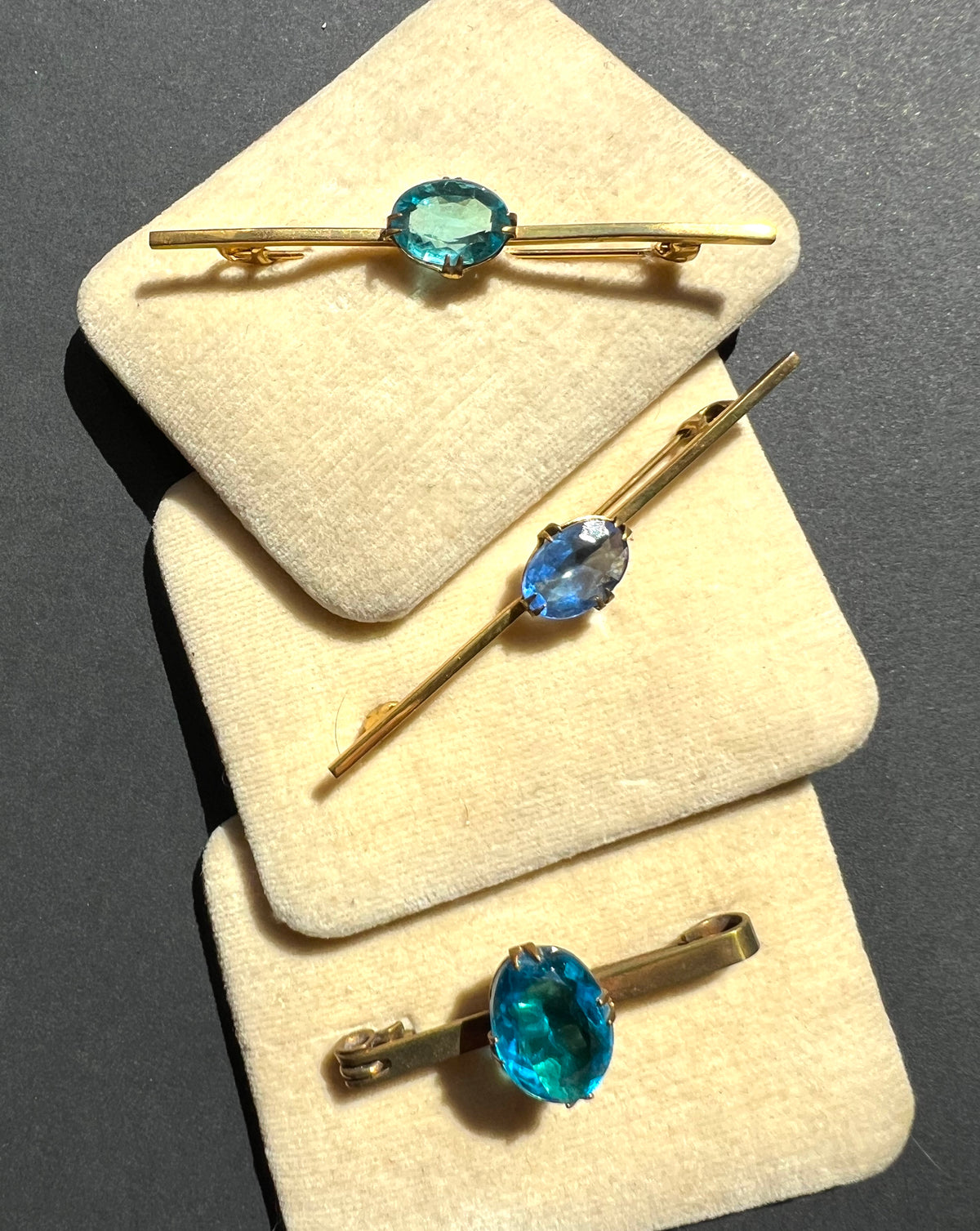 Gorgeous 1920s Cut Glass Turquoise or Blue Bar Brooch