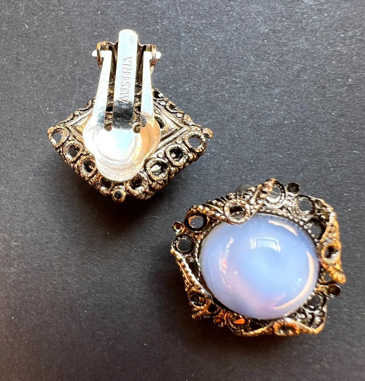 Lovely Vintage Austrian Shimmery Blue Glass Centred Clip On Earrings