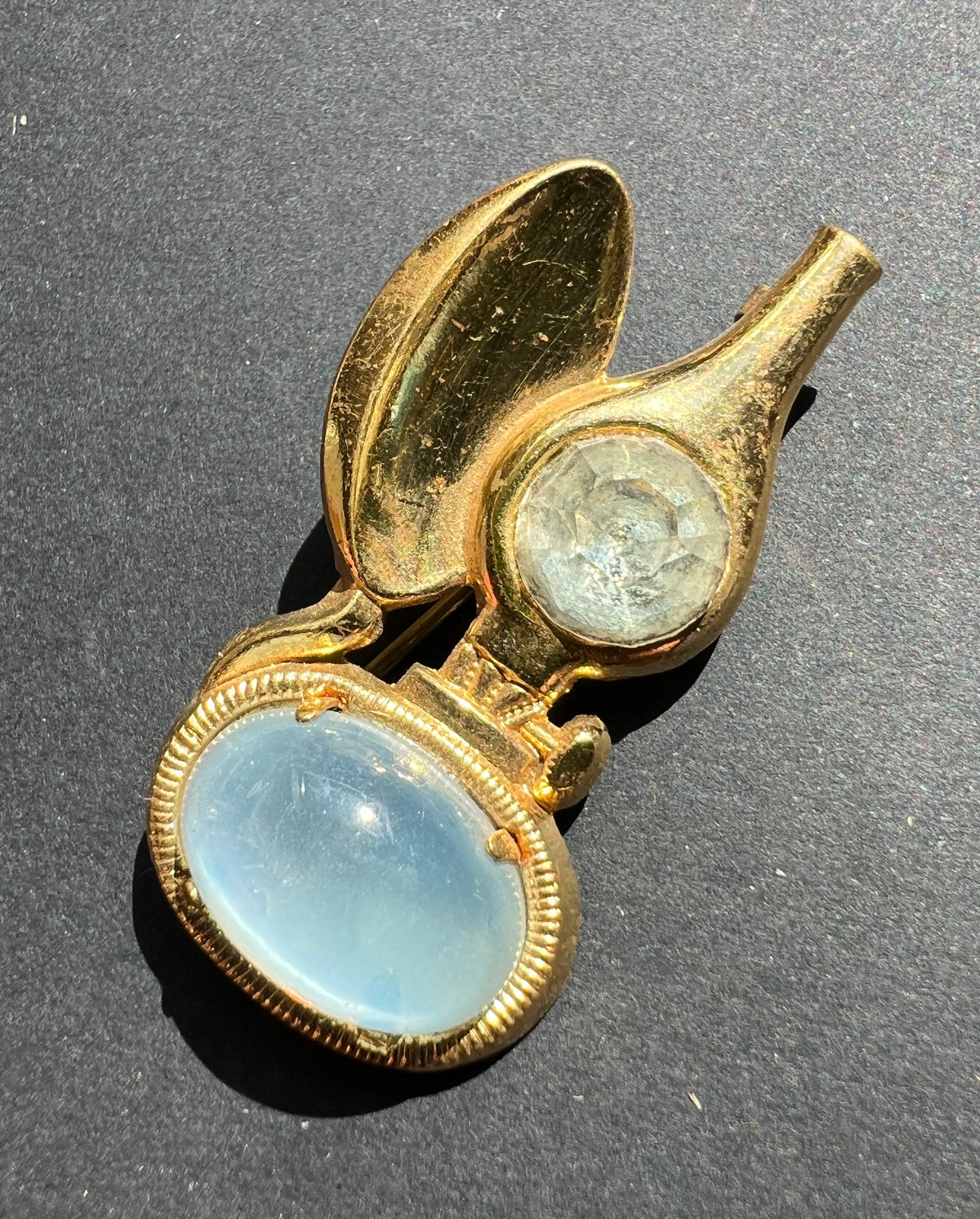 1940s Old Fashioned Glass + Metal Brooch
