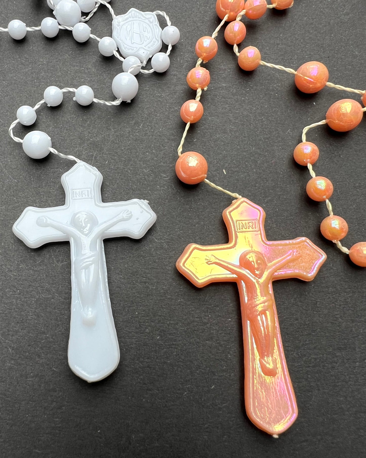 10/20 Kitsch Plastic 1960s Rosary Beads