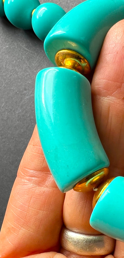 Striking 1970s Turquoise Bead Necklace - 18" long.