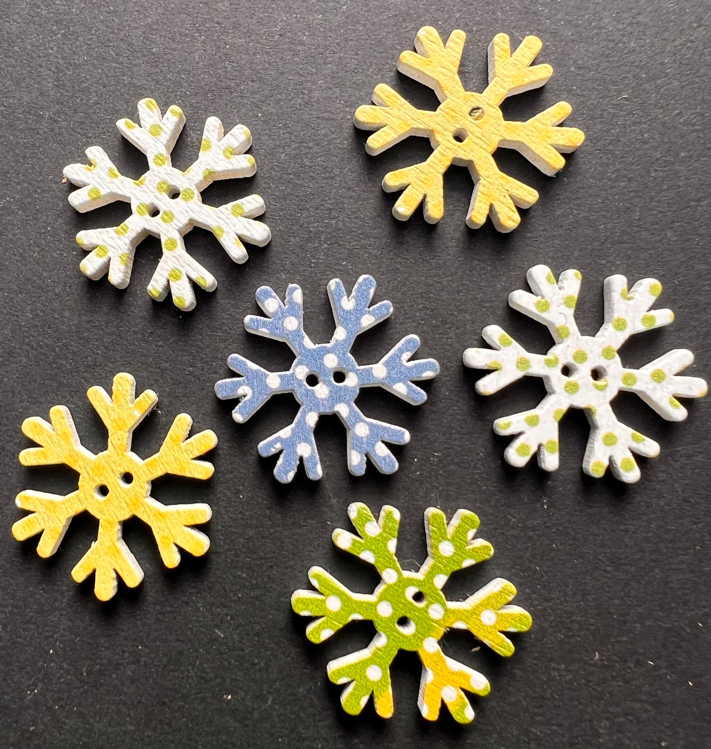 6 Wooden Spotty Snowflake Buttons