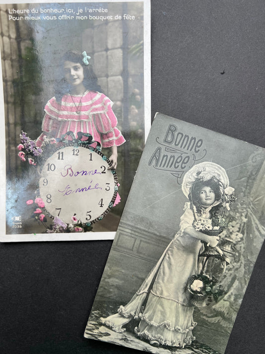 2 Little french Girls Offering Happy New Year Greetings on 1900s French Postcards