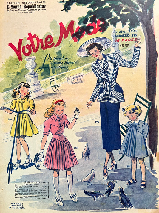 Feeding the Pigeons 96 Years Ago in May 1949 French Votre Mode