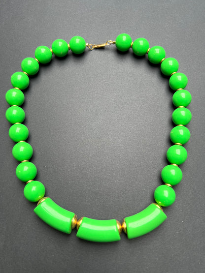 Vibrant Bright Green Vintage 1970s Chunky Bead Necklace