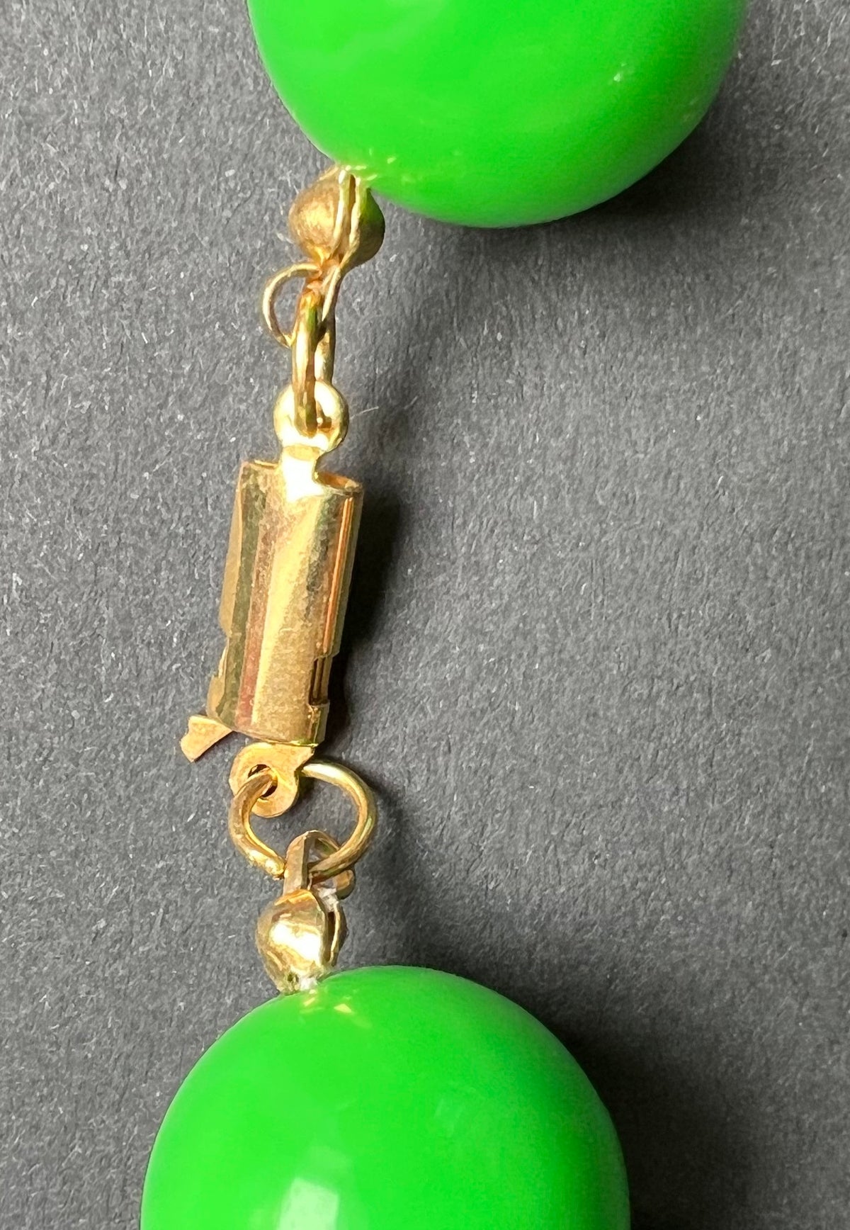 Vibrant Bright Green Vintage 1970s Chunky Bead Necklace