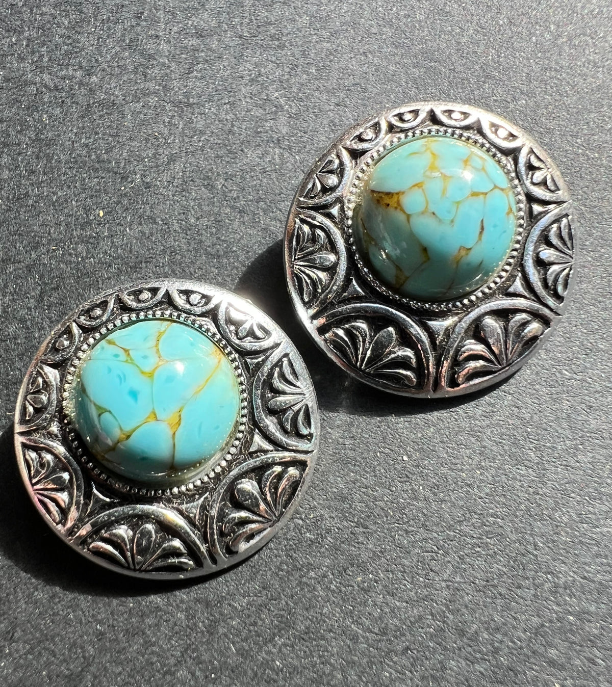 Pretty Vintage Faux Turquoise Clip On Earrings