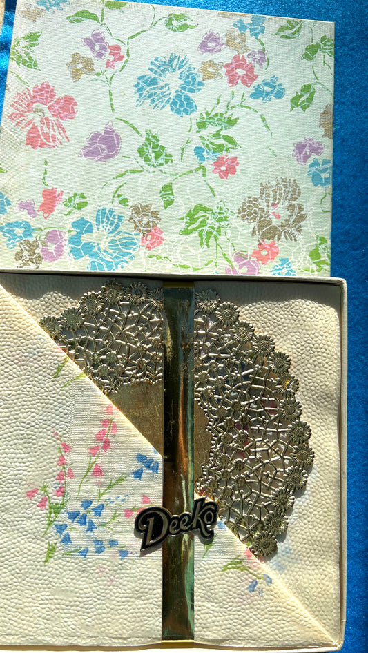 Charmingly Pretty 1930s Box of 24 DEEKO Crepe Paper Serviettes & 3 Gold Doilies.