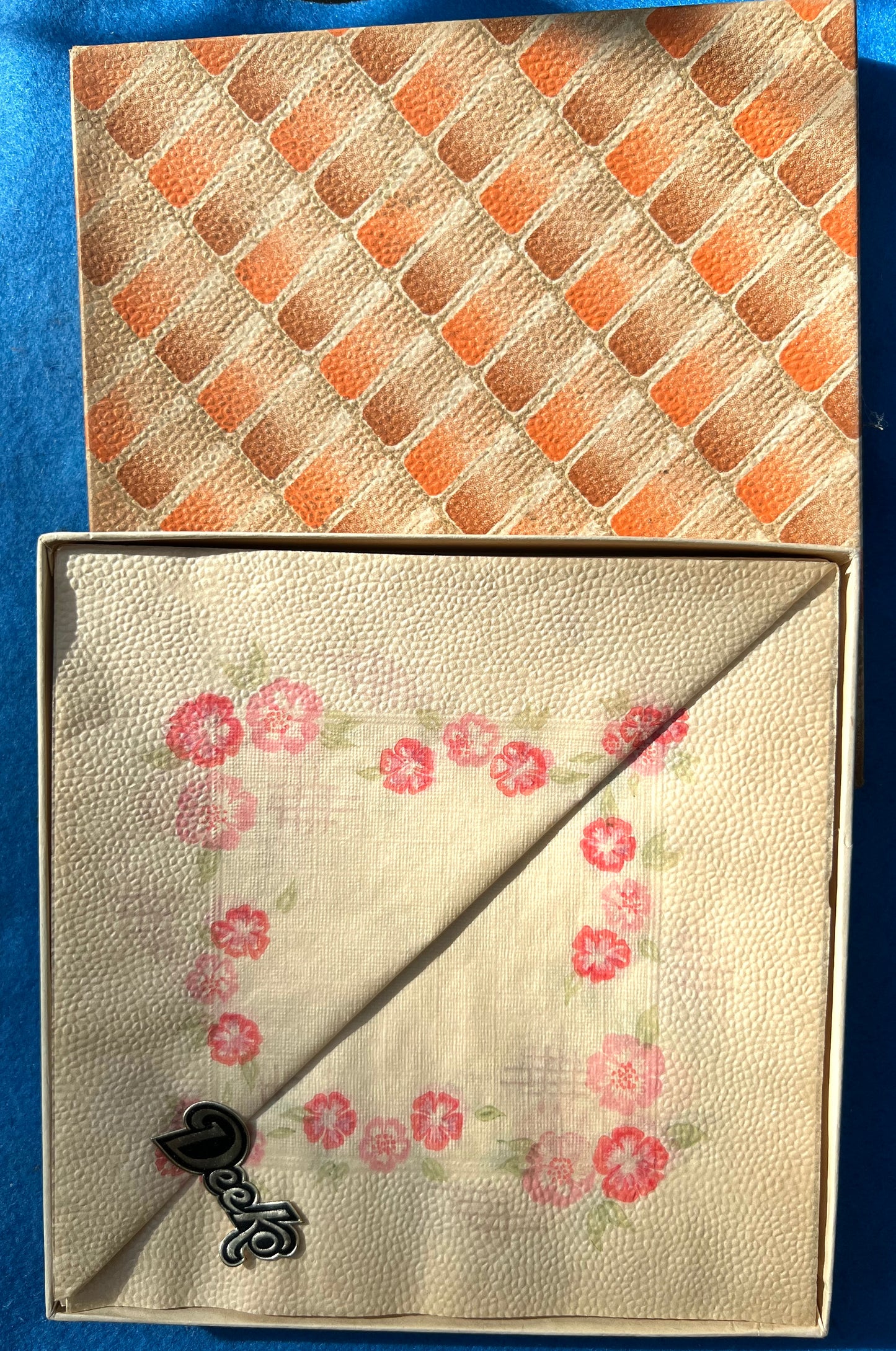 Tremendously 1930s Deeko Box of 24 Pretty Crepe Paper Serviettes.