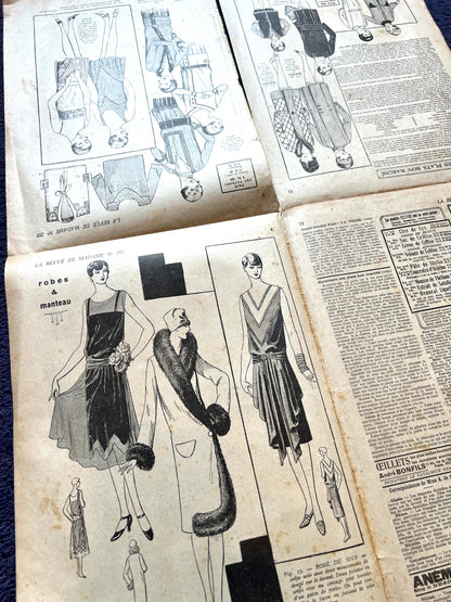 Elegant Skating Attire on Cover of  26th January 1928 French La Revue de Madame