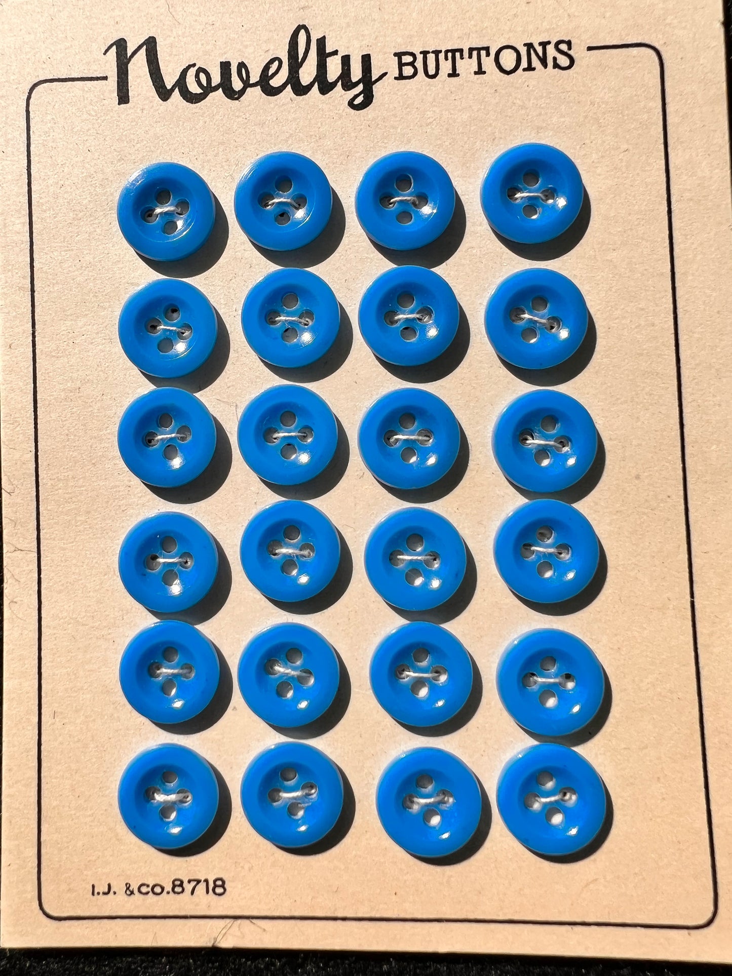 1940s Vibrant Cornflower Blue  - 24 x 1cm or 1.3cm Buttons