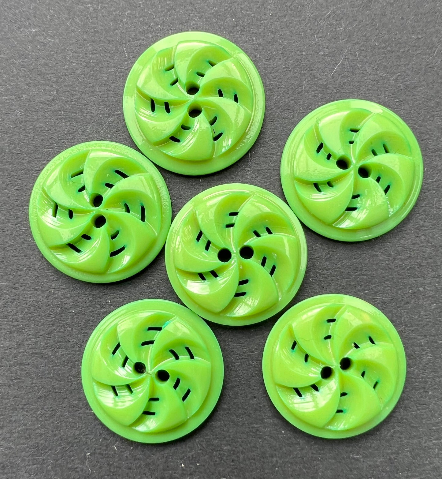 6 Parakeet Green 1.8cm Swirling Vintage Buttons