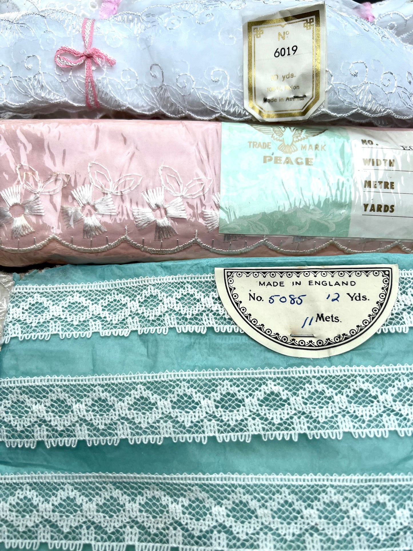 100m of Vintage trim - Perfect for Crafts/Upcycling/Scrapbooking/Dolls Clothes etc