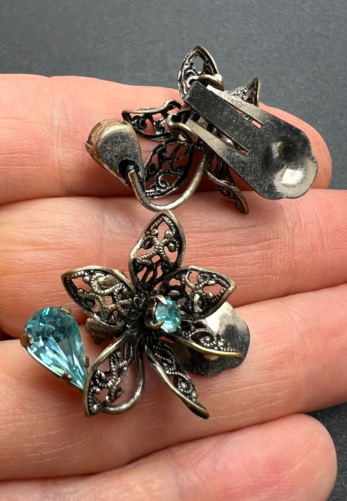 Attractive Vintage Filigree and Blue Crystal Clip On Earrings