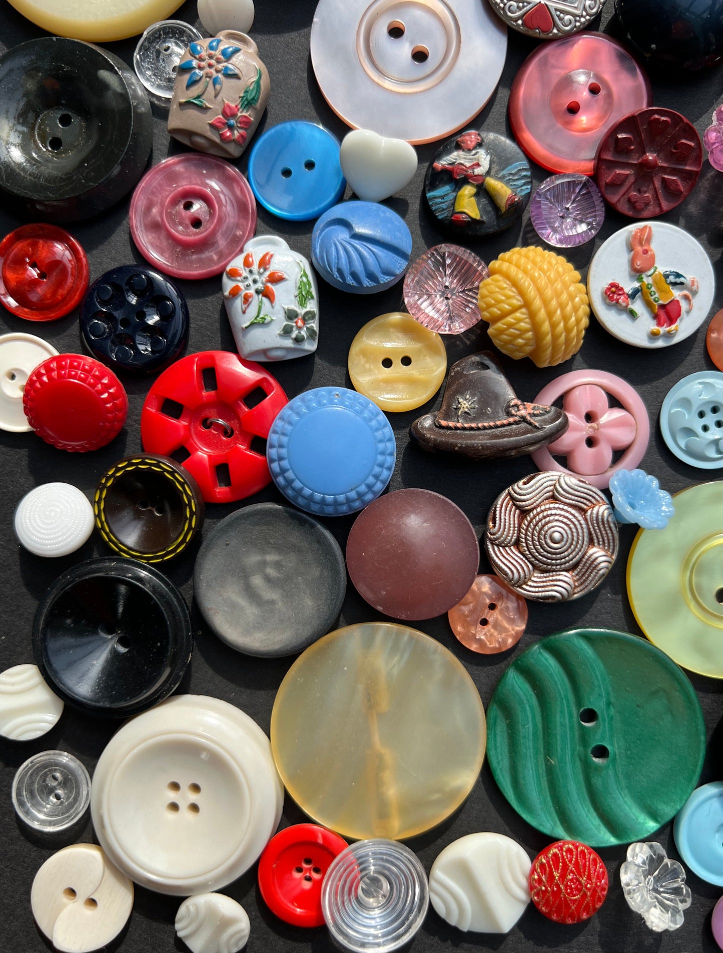 Interesting Job Lot of 100 Different Vintage Buttons