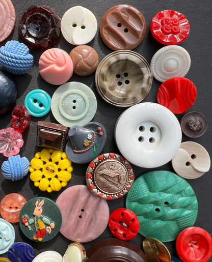 Interesting Job Lot of 100 Different Vintage Buttons