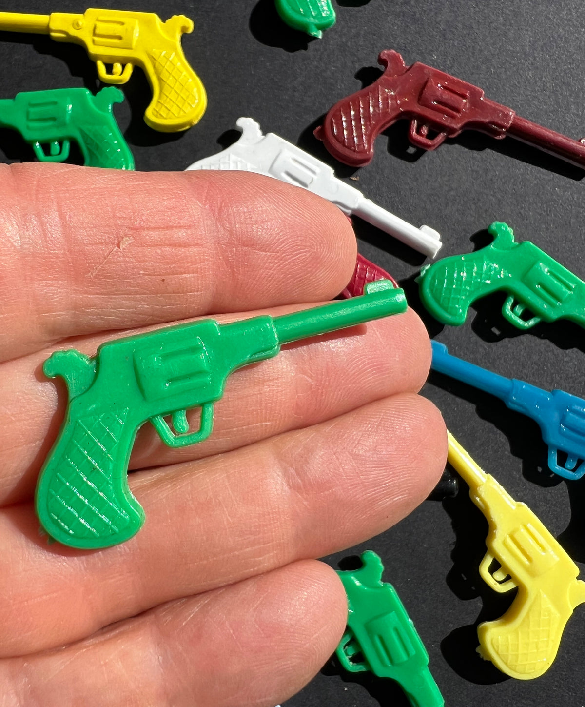16 Plastic Toy Pistols - 4.8cm long