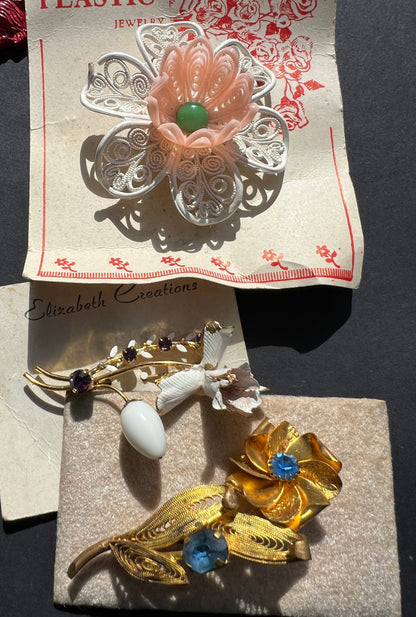 Job Lot of 12 Vintage Brooches- Bit Damaged - To repair or Re-Use