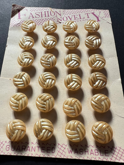 Lovely 1930s Shimmery Cream 1.2cm Glass Buttons