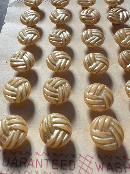 Lovely 1930s Shimmery Cream 1.2cm Glass Buttons