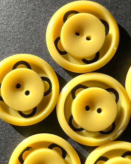 6 Buttercup Yellow Vintage 2cm Buttons