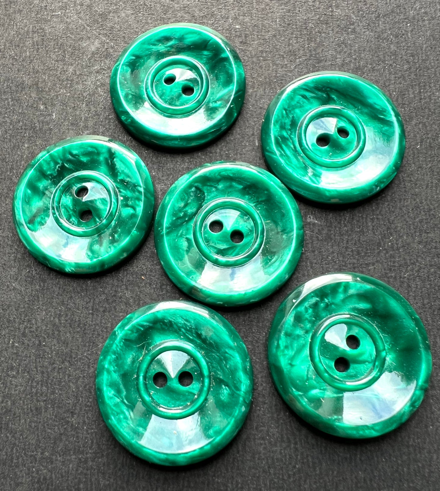 6 Very Shimmery Vintage Sacramento Green 2.2cm Buttons