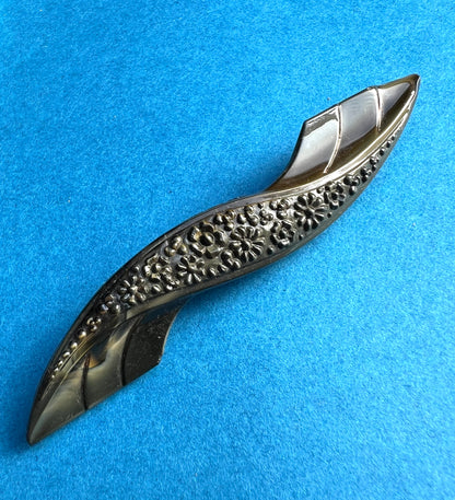 Lively 1930s Deco Pressed Black Glass Floral Brooch
