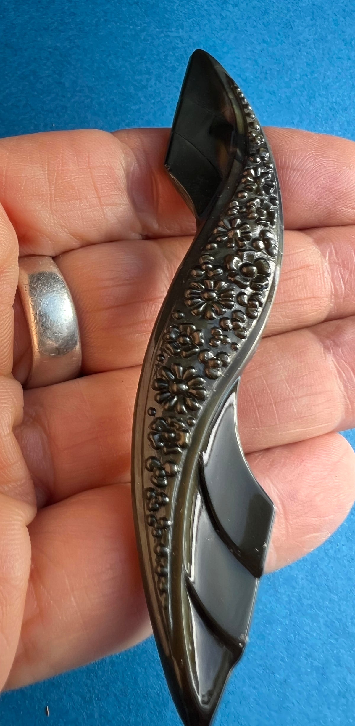 Lively 1930s Deco Pressed Black Glass Floral Brooch