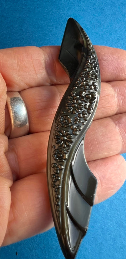 Lively 1930s Deco Pressed Black Glass Floral Brooch