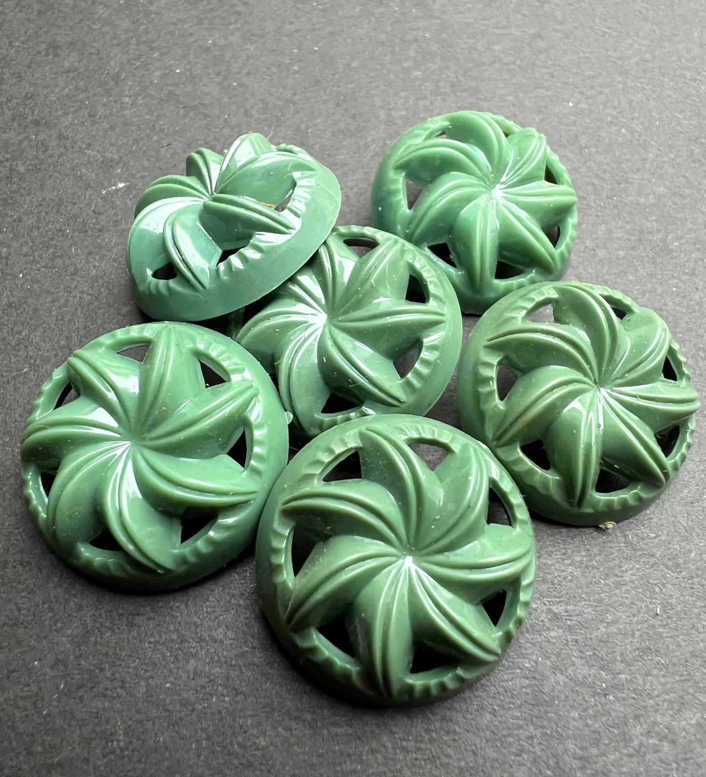 6 Sage Green Vintage SWIRL 2.2cm Buttons