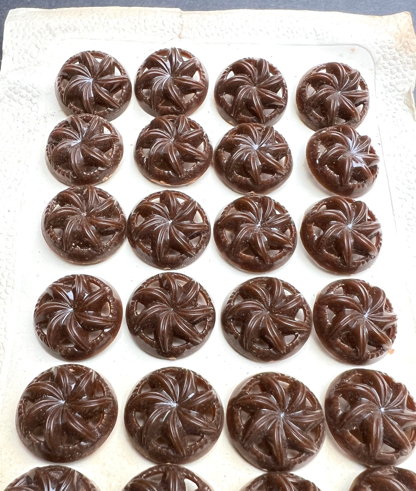 6 or 24 Vintage Swirly Chocolate Brown 2.2cm or 1.7cm Buttons