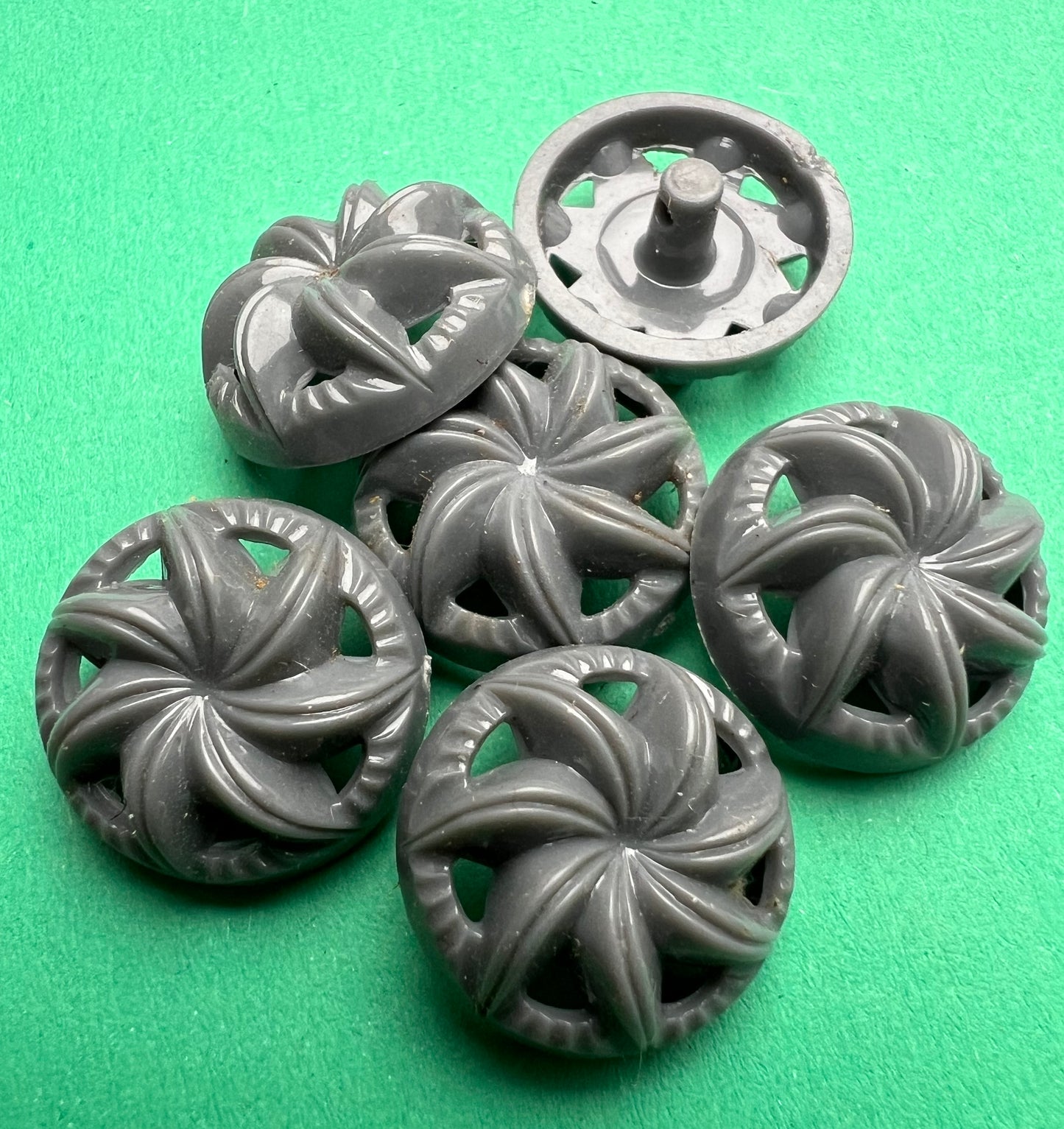 5 or 6 Metallic Grey Vintage SWIRL 2.2cm or 1.7cm Buttons