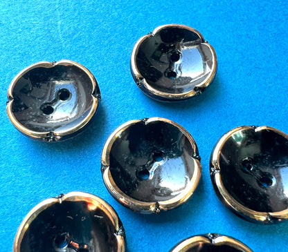 1 Whimsical Early C20th Black + Gold Glass 1.5cm Button