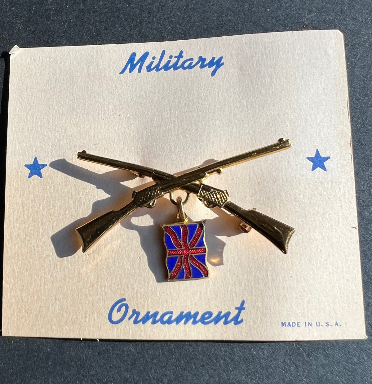 U.S.A 1940s Brooch to Display Support to GB in WW2  Crossed Rifles + Union Jack