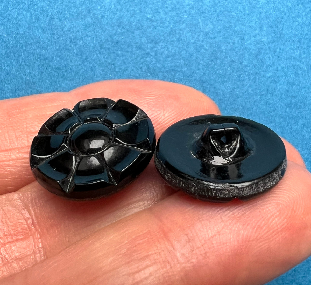 6 Attractive Early C20th Black Glass 1.8cm Buttons