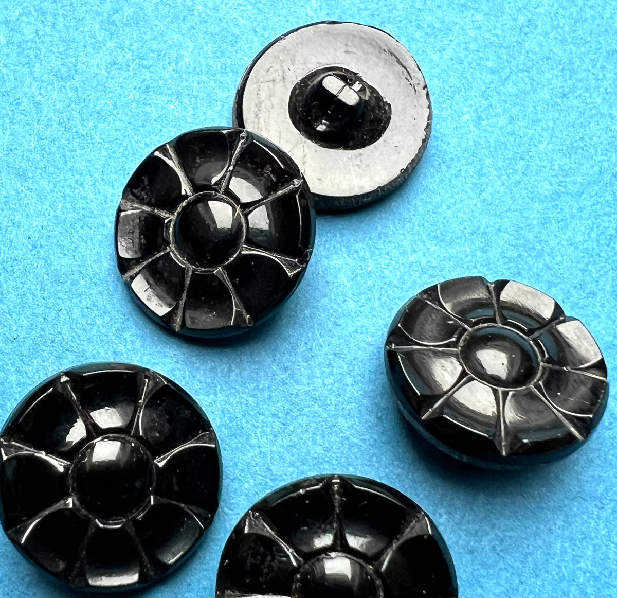 6 Attractive Early C20th Black Glass 1.8cm Buttons