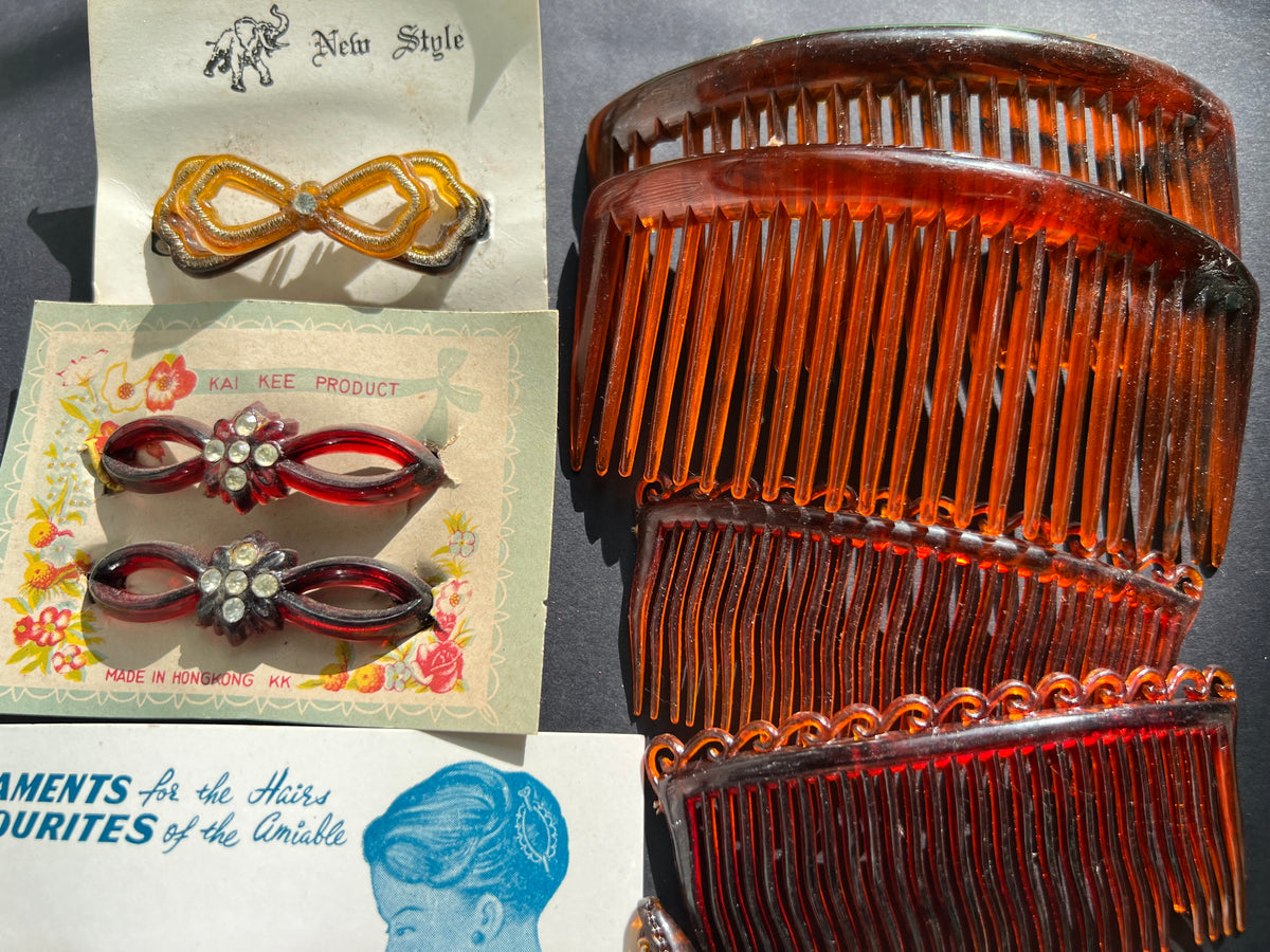 14 Vintage Tortoiseshell Hair Clips, Barrettes & Combs.