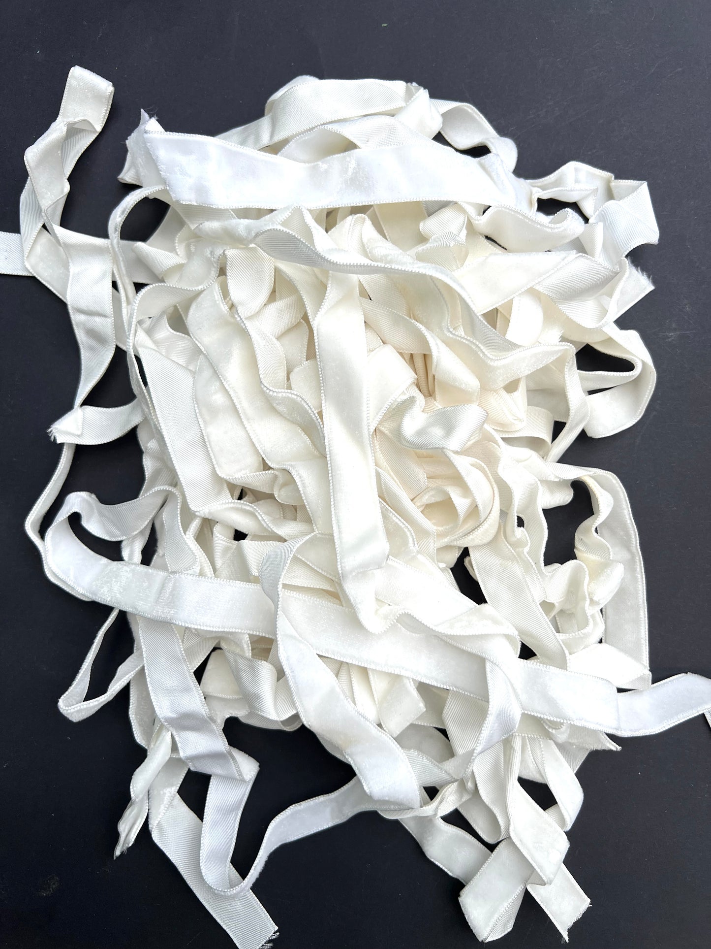 Approx 20m Vintage White Velvet Trim 1.5cm wide.