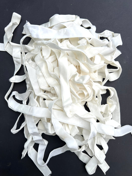 Approx 20m Vintage White Velvet Trim 1.5cm wide.