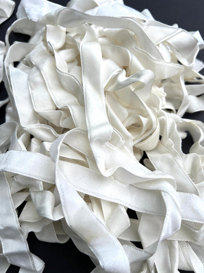 Approx 20m Vintage White Velvet Trim 1.5cm wide.