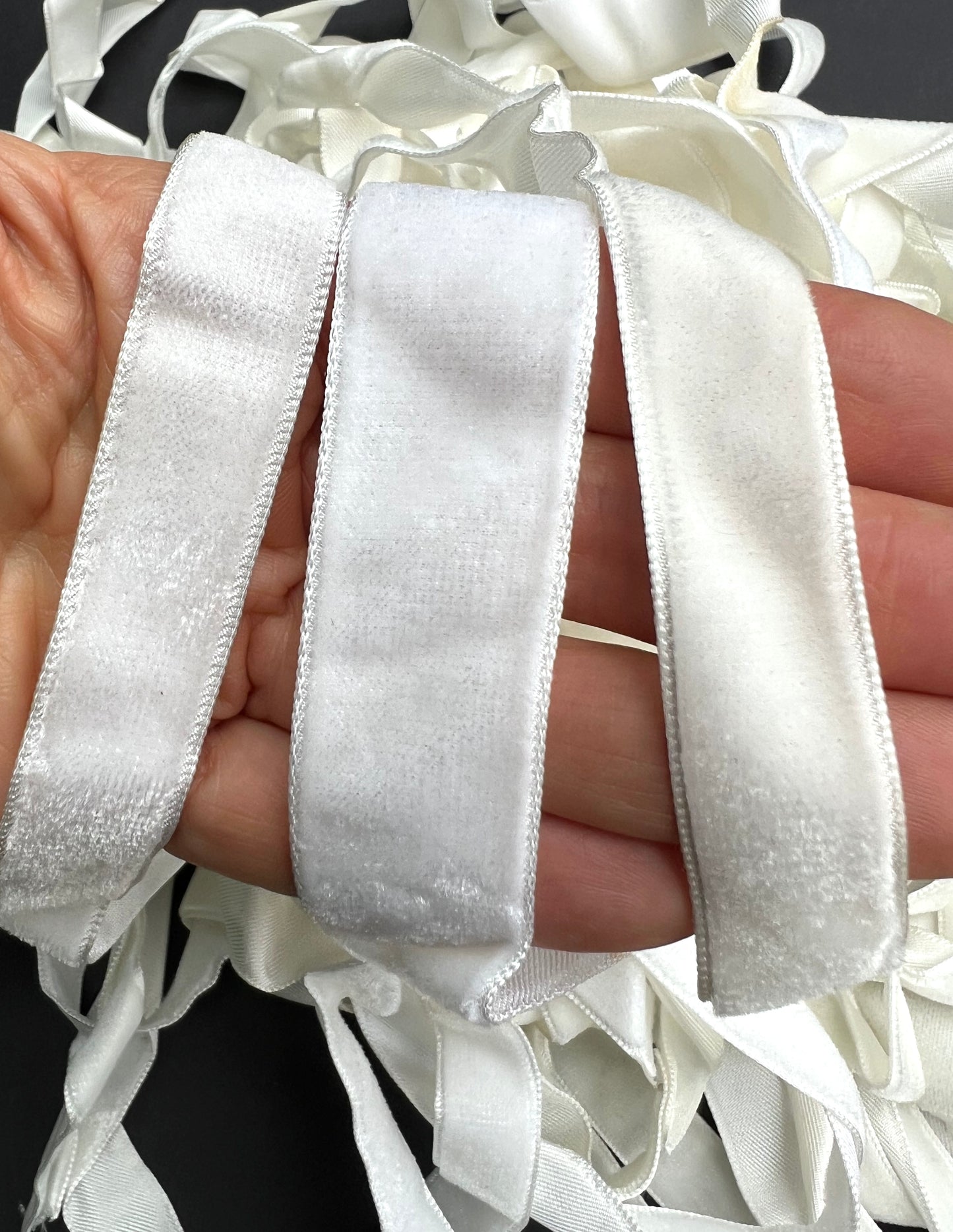 Approx 20m Vintage White Velvet Trim 1.5cm wide.