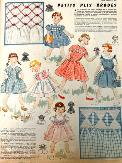 26th July 1956 French Magazine Votre Mode incl. Needlework Pattern